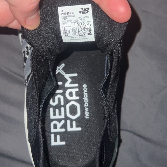 New balance shoes - Picture 1 of 3